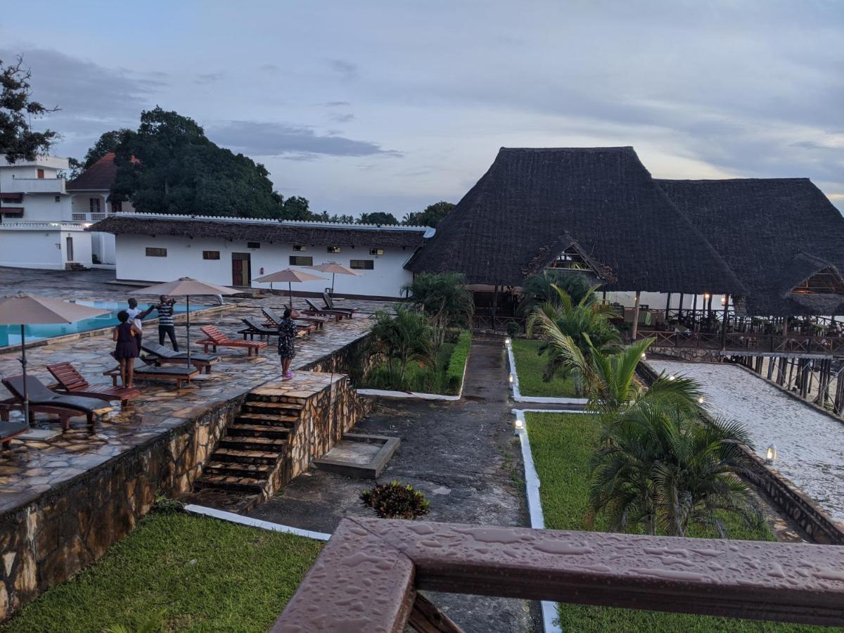 Amaan Ocean Hotel Kihinani Bububu Bagian luar foto